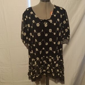 🌽Cato Black and White Embroidered Floral Blouse 18/20